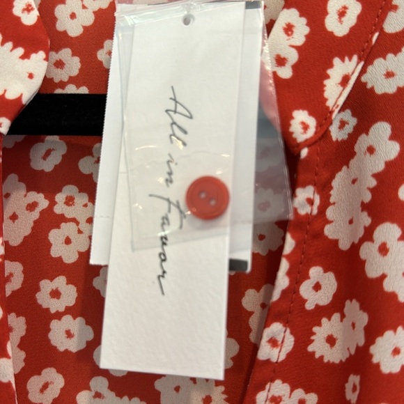 NWT Women’s All In Favor Red Floral V Neck Blouse size s - Picture 8 of 11